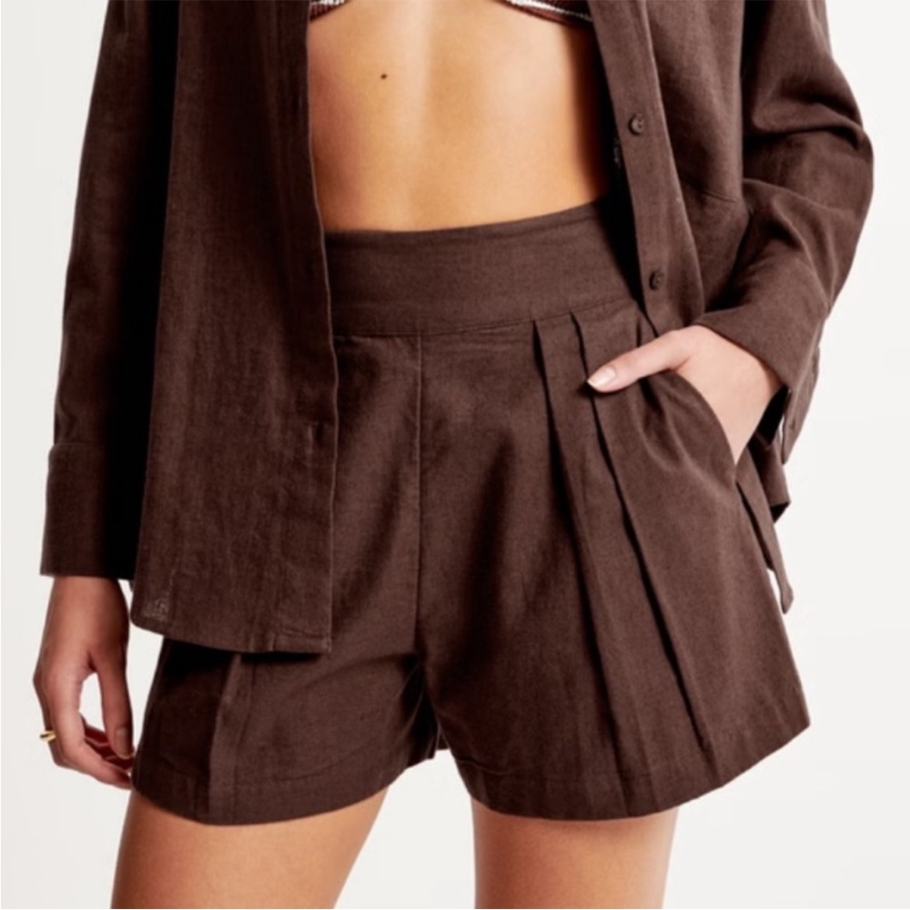 linen blend brown high waisted pleated shorts from abercrombie size l